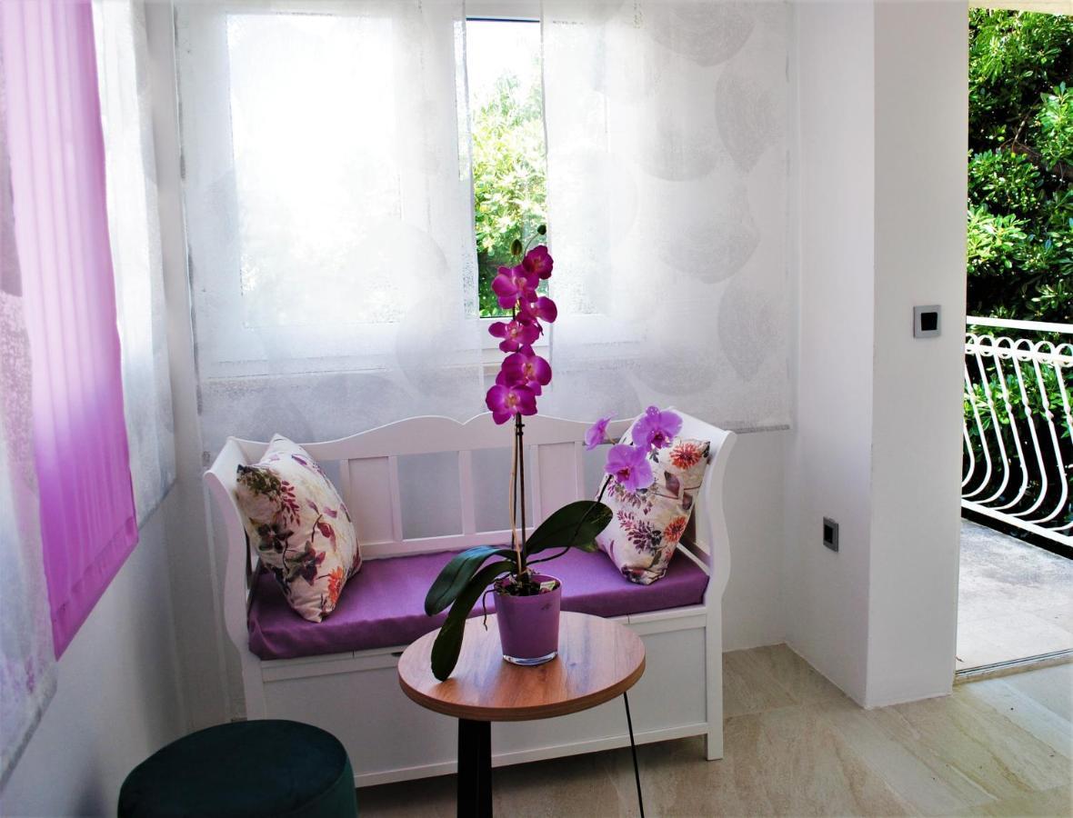 Split Symphony Veranda: Modern, New Apartment エクステリア 写真