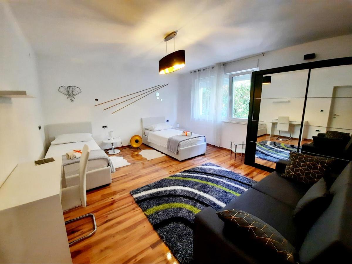 Split Symphony Veranda: Modern, New Apartment エクステリア 写真