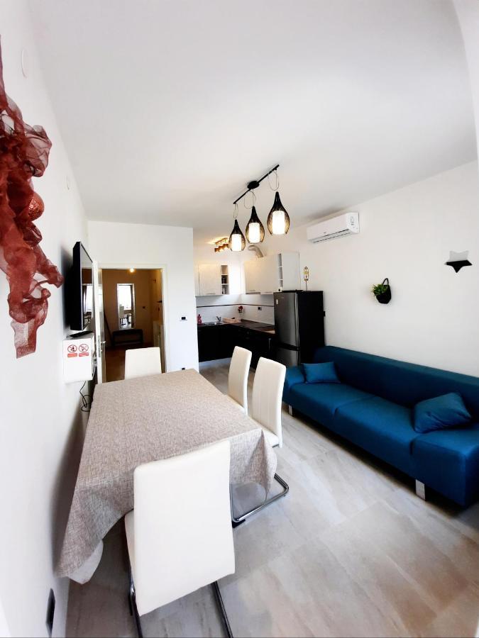 Split Symphony Veranda: Modern, New Apartment エクステリア 写真
