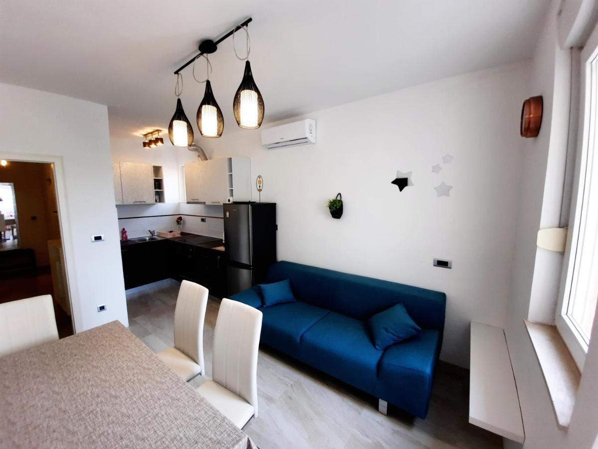 Split Symphony Veranda: Modern, New Apartment エクステリア 写真