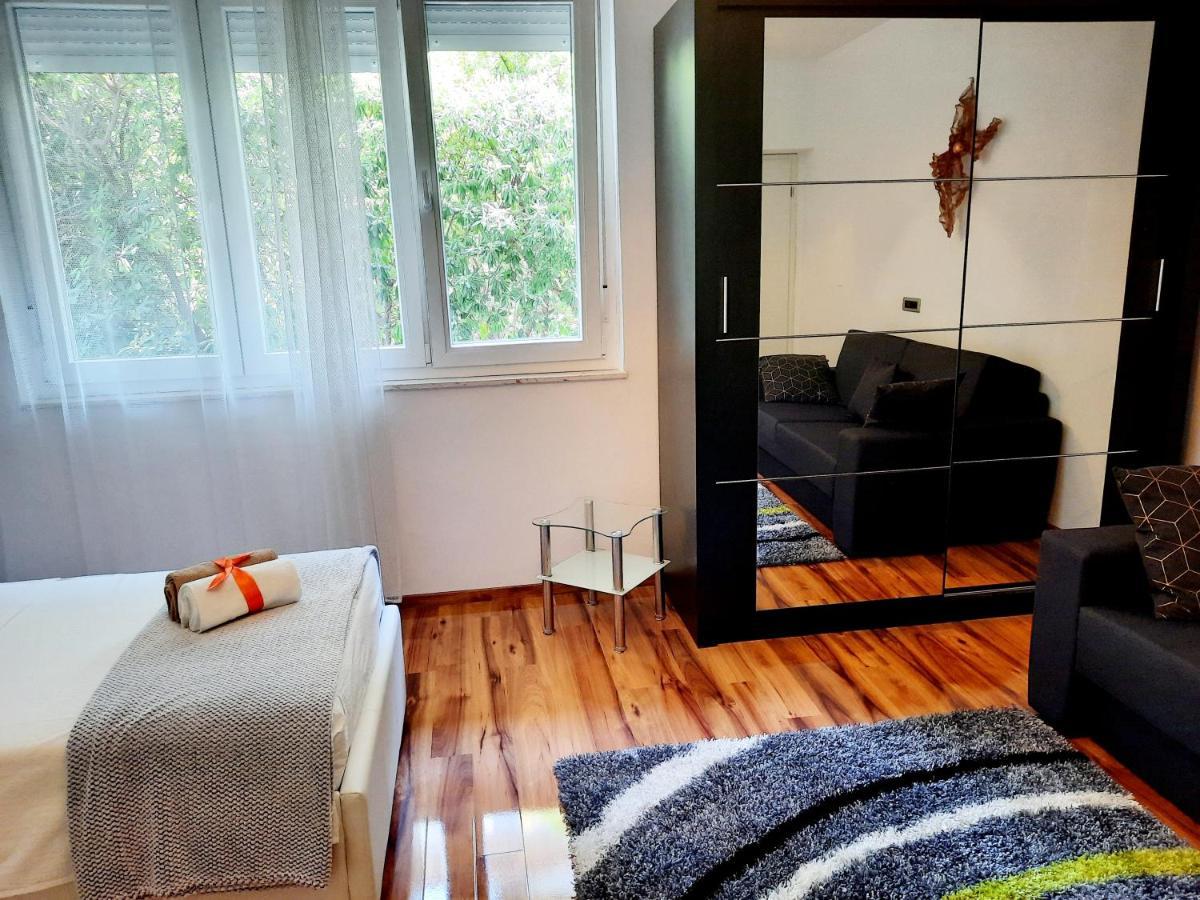 Split Symphony Veranda: Modern, New Apartment エクステリア 写真
