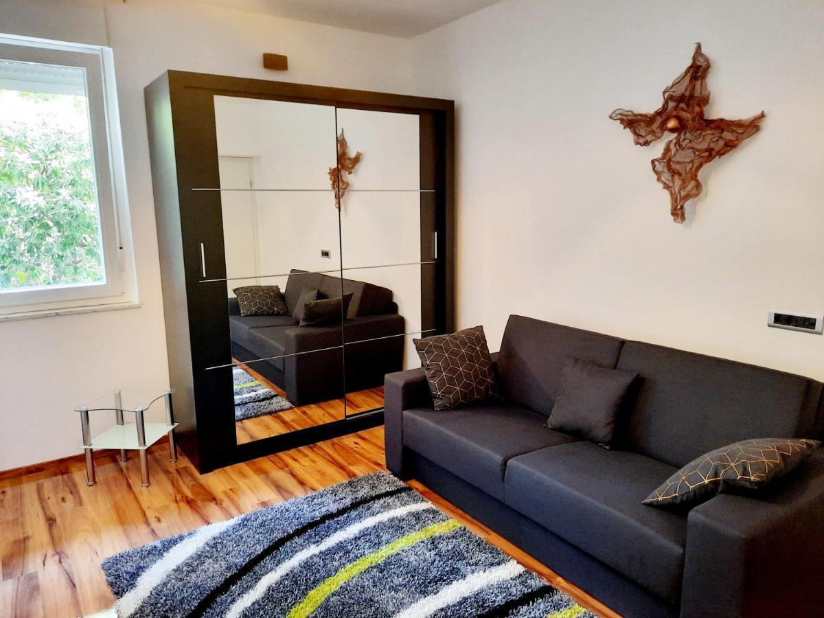 Split Symphony Veranda: Modern, New Apartment エクステリア 写真