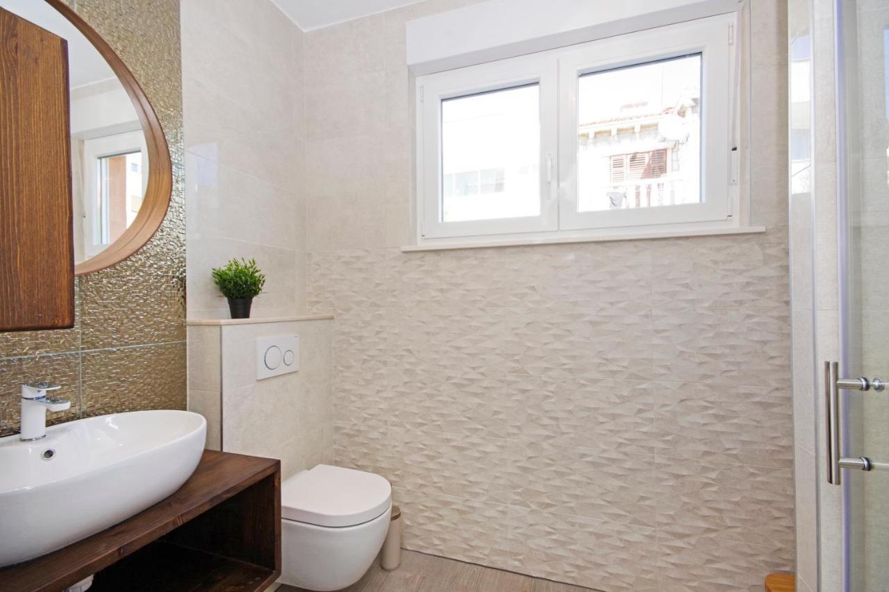 Split Symphony Veranda: Modern, New Apartment エクステリア 写真