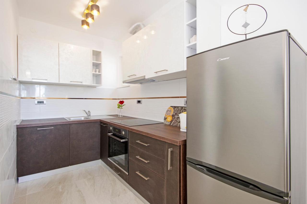 Split Symphony Veranda: Modern, New Apartment エクステリア 写真