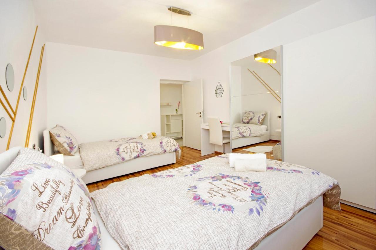 Split Symphony Veranda: Modern, New Apartment エクステリア 写真