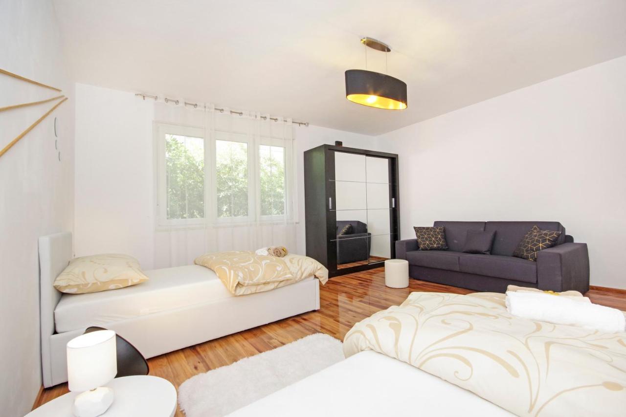 Split Symphony Veranda: Modern, New Apartment エクステリア 写真