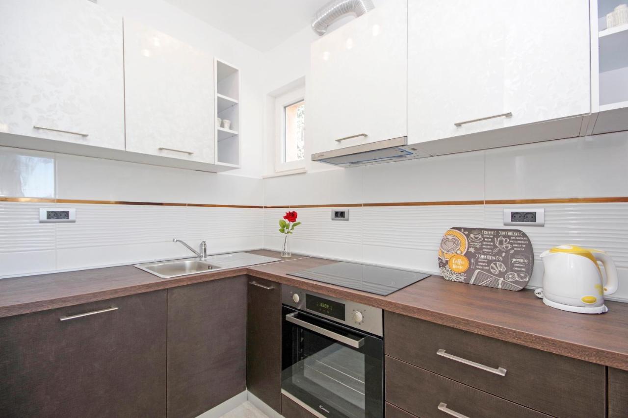 Split Symphony Veranda: Modern, New Apartment エクステリア 写真