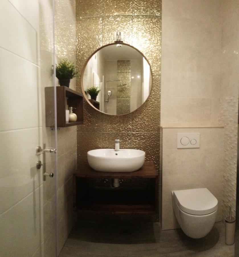Split Symphony Veranda: Modern, New Apartment エクステリア 写真