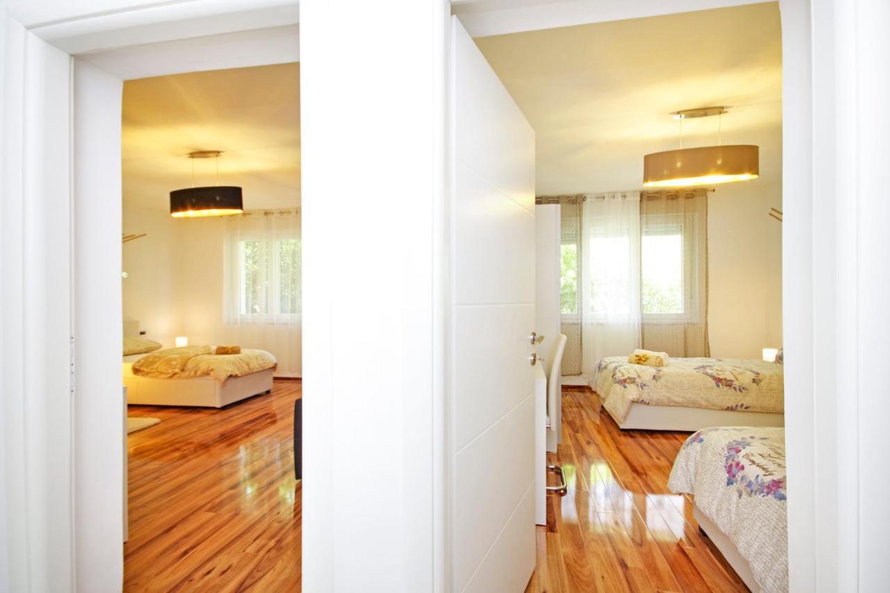 Split Symphony Veranda: Modern, New Apartment エクステリア 写真