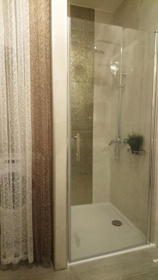 Split Symphony Veranda: Modern, New Apartment エクステリア 写真